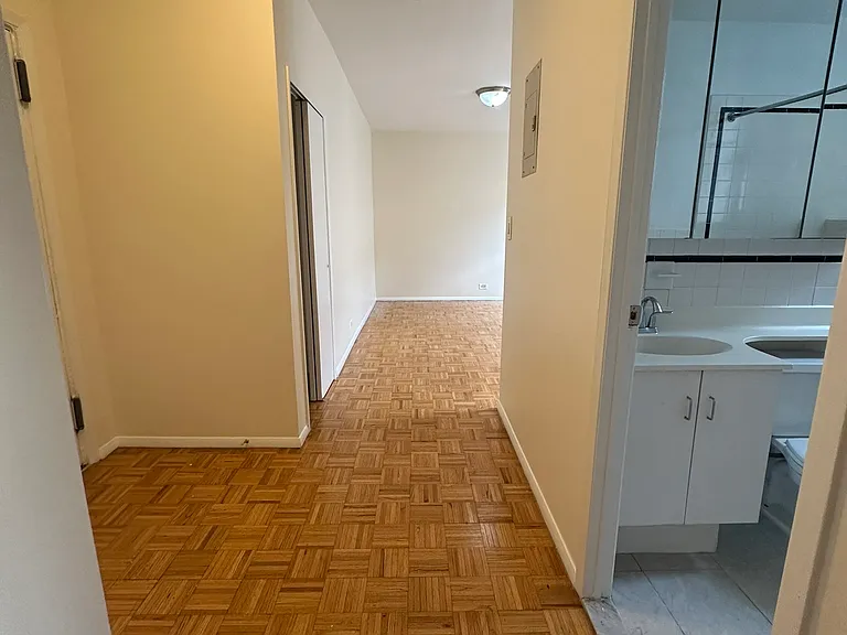 501 E 78th St #5G — Photo 3