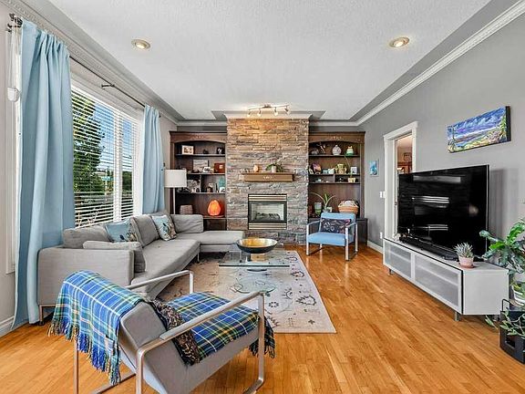 4th image of 40 E Sienna Park Cres SW