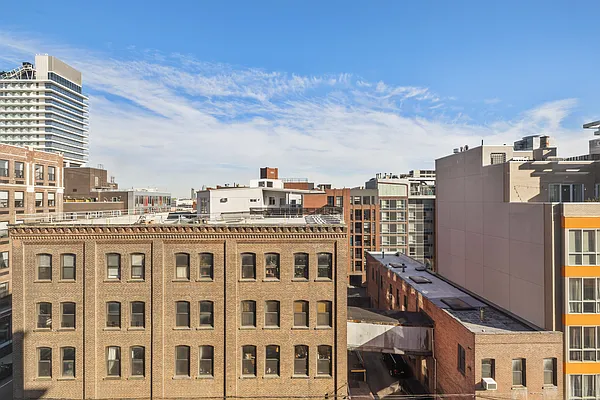 Sold by Avenues Real Estate | media 19