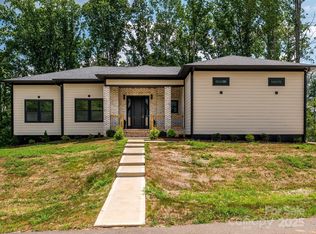 2004 Plain Field Dr, Bessemer City, NC 28016