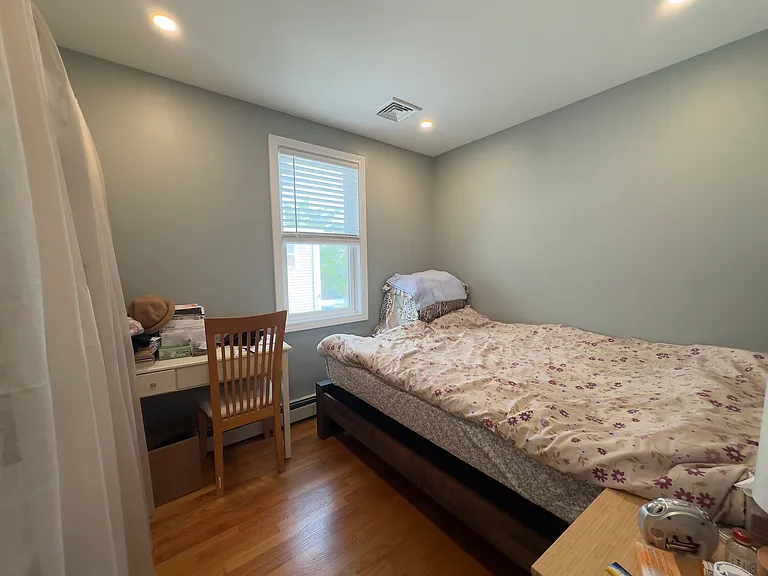 69 Holmes St #2 — Photo 8