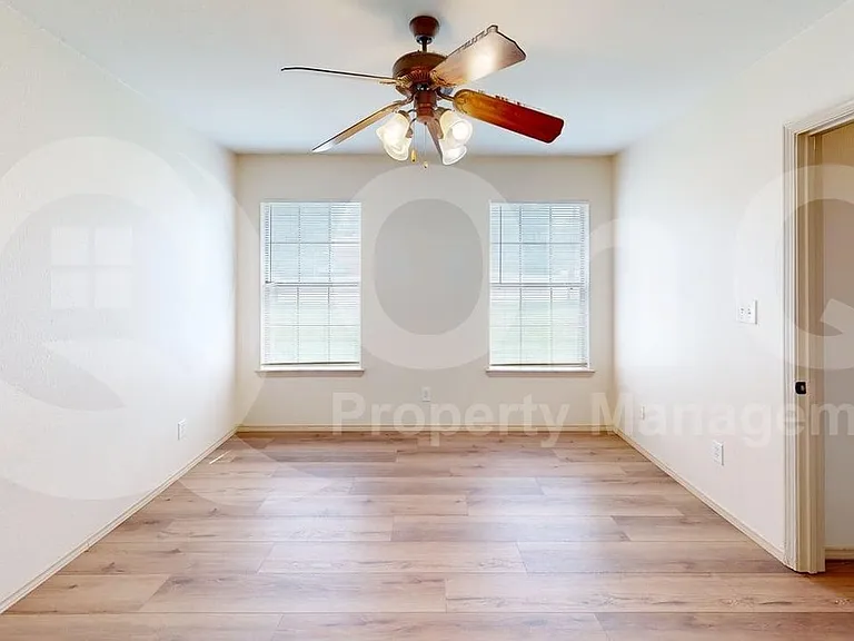 2335 N Elm St #1 — Photo 17