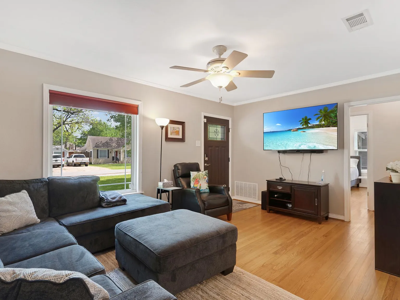 2 bed, 1072 sqft, $3,100 — Photo 4