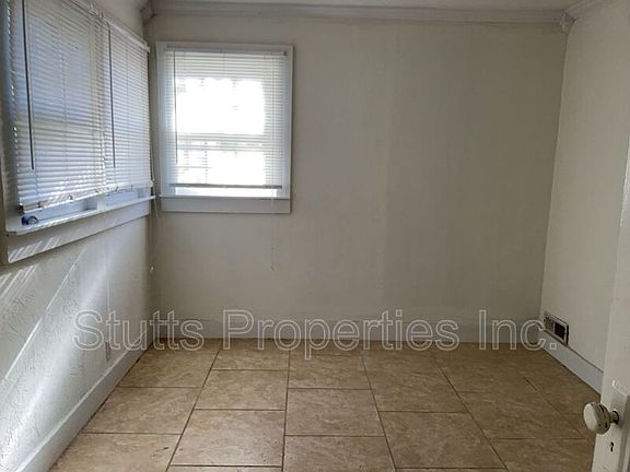 3rd image of 1100 N Royal Ave