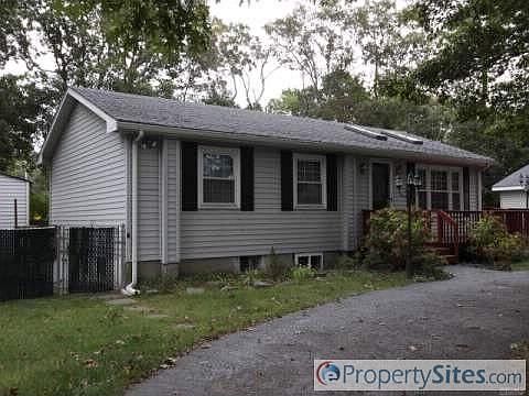 2nd image of 157 Roberts St