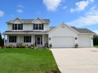 5925 Sherwood Dr, Sheboygan, WI 53081