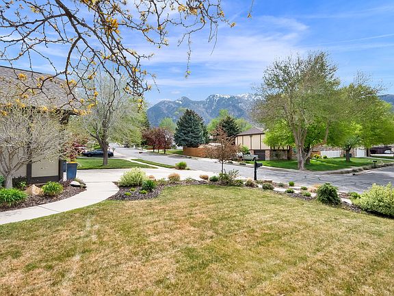 4th image of 2373 Glacier View Dr
