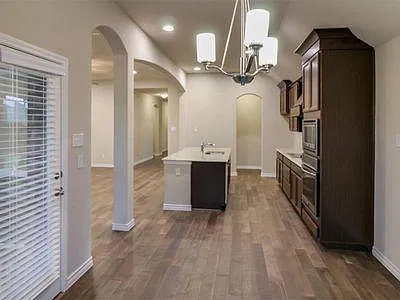 3 bed, 2067 sqft, $2,450 — Photo 3