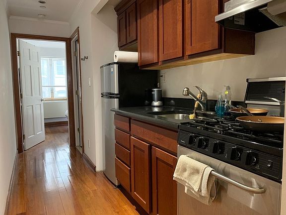 2nd image of 209 W 20th St APT 3a