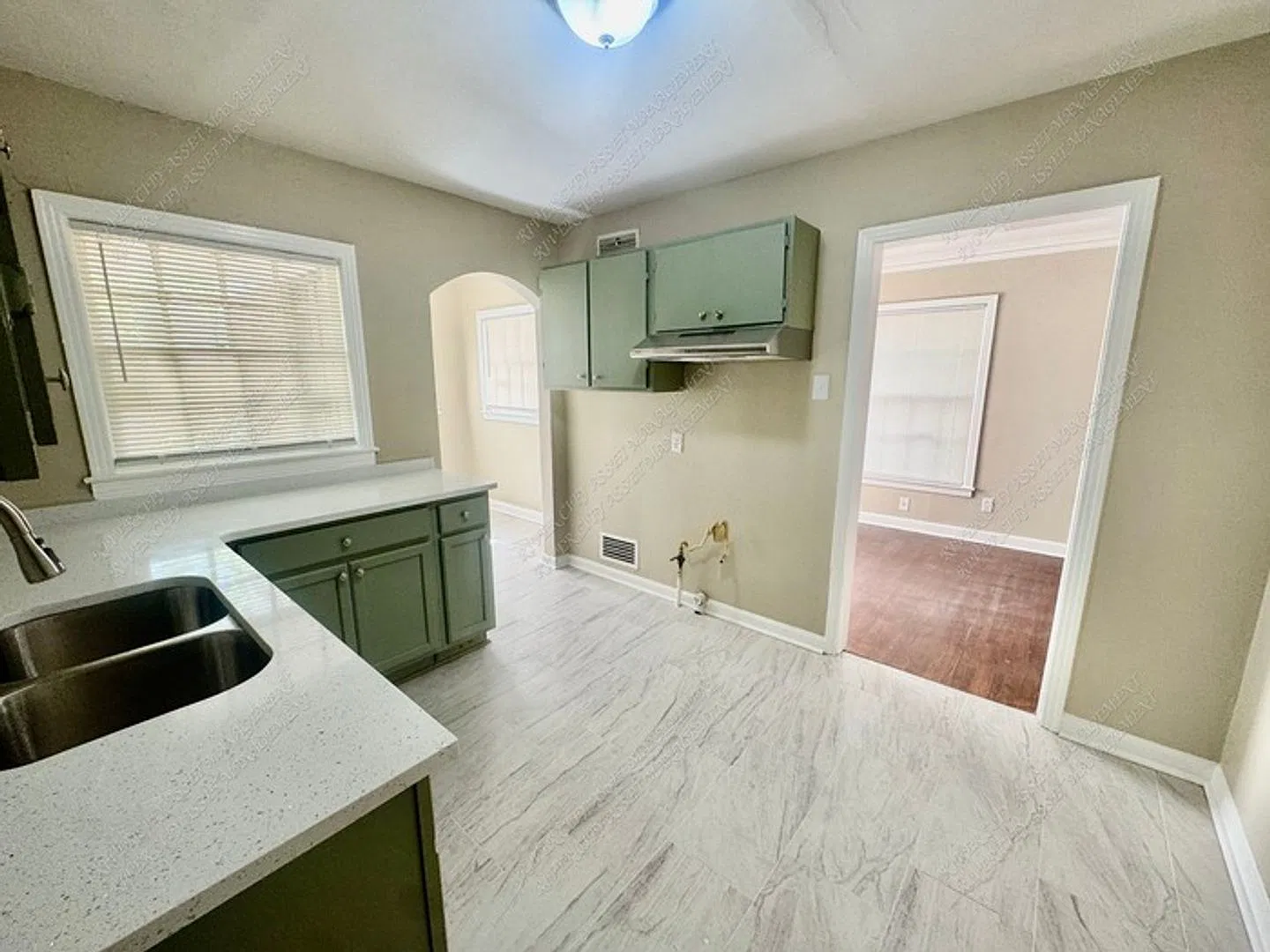 902 Brower Street — Photo 4