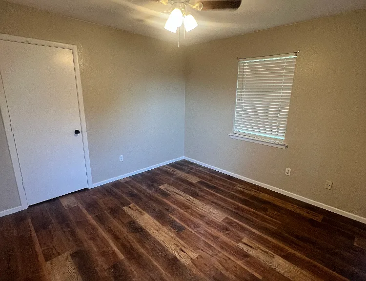 7413 Meadow Dale Dr — Photo 11