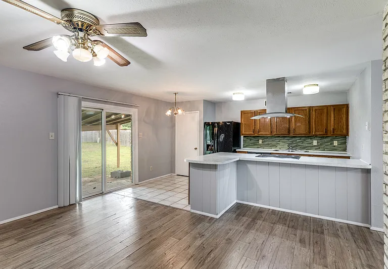 7504 Portman Ave — Photo 5