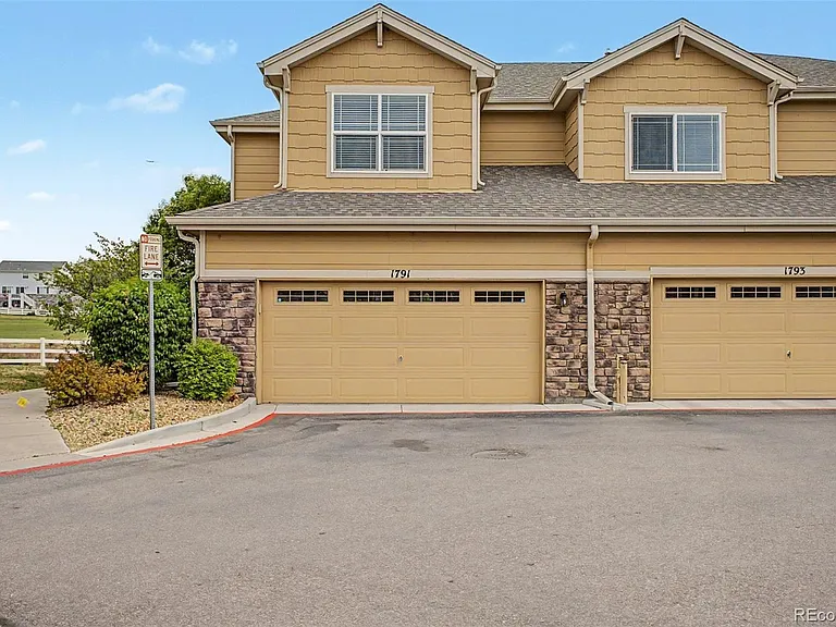 1791 S Buchanan Cir — Photo 40