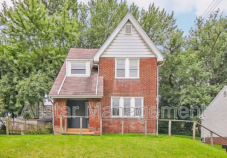 1562 Huguelet St — Photo 1