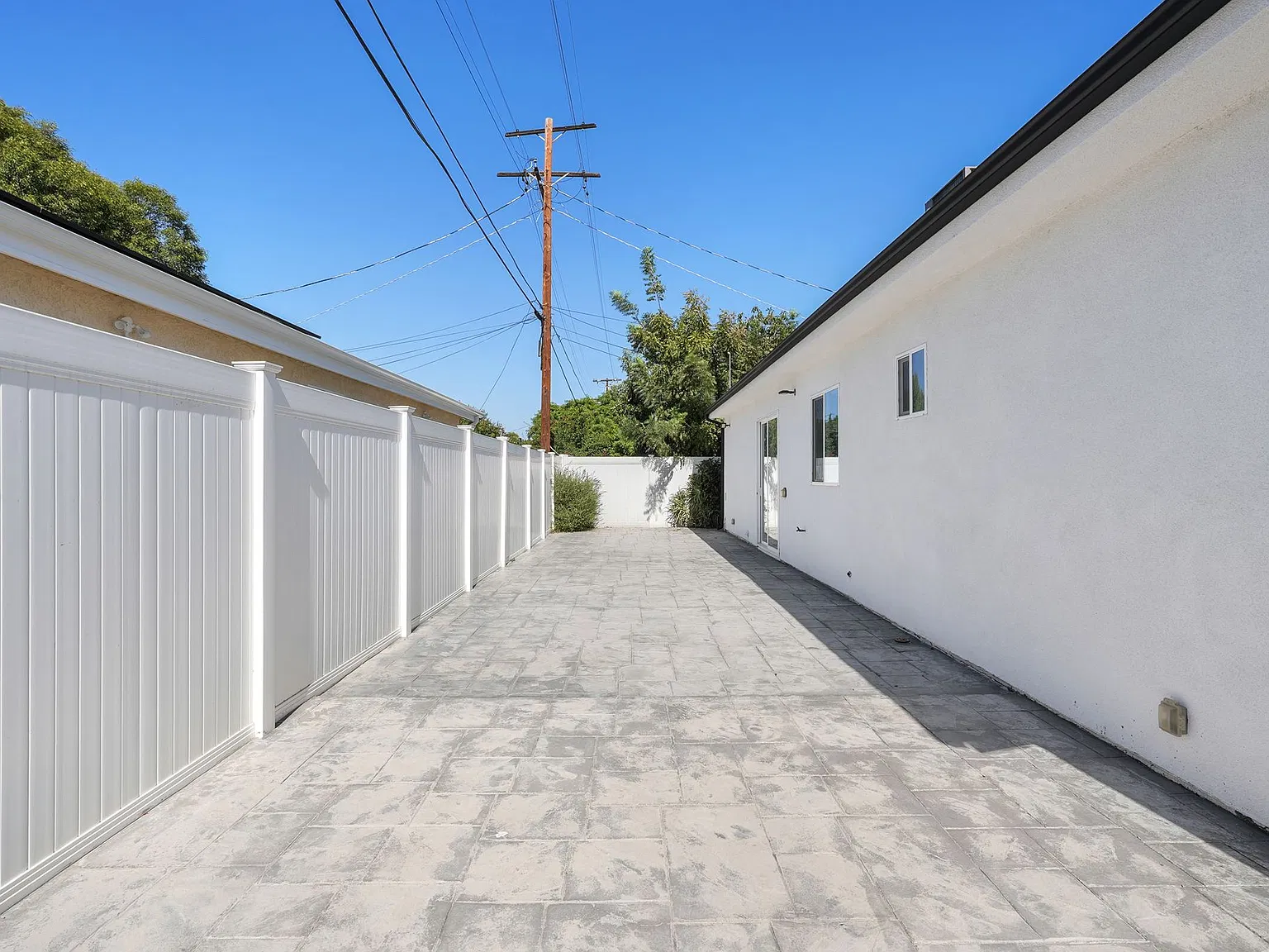 3 bed, 1200 sqft, $4,000 — Photo 2