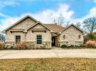 109 E McKinney St, Pilot Point, TX 76258