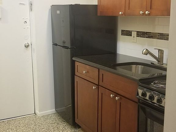 2nd image of 3128 29th St APT 4F