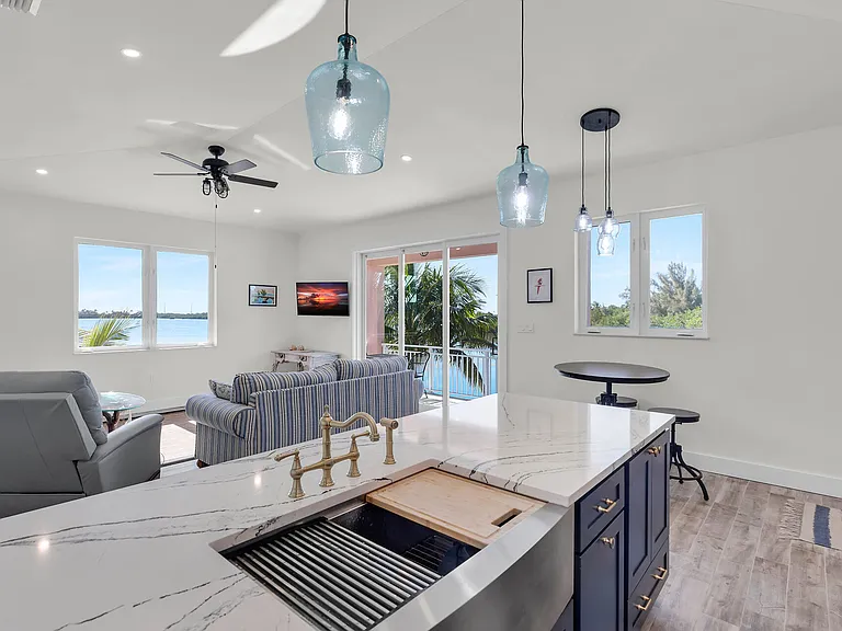 9 Beach Dr — Photo 6
