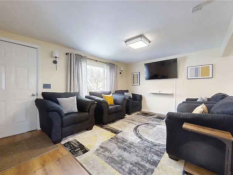 20 Mildred Dr #PRIVATE — Photo 2