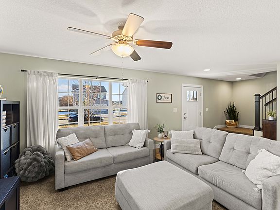 4th image of 105 NE 21st Cir