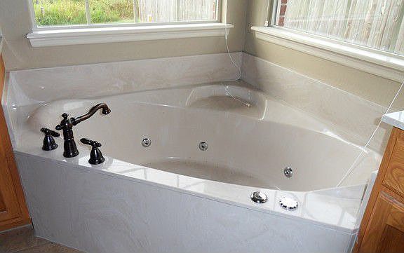 GARDEN TUB IN MASTER