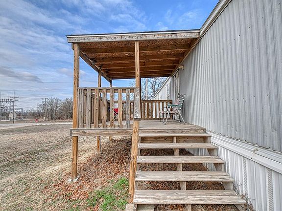 2nd image of 18025 Chapel Ln
