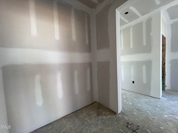 4th image of 40 Willow Cameron Way