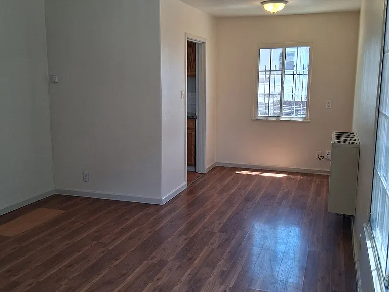 2138 High St #B — Photo 2