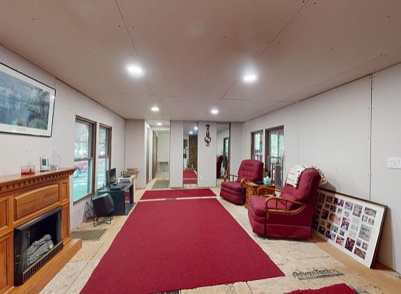 5th image of 102 Spruce Dr