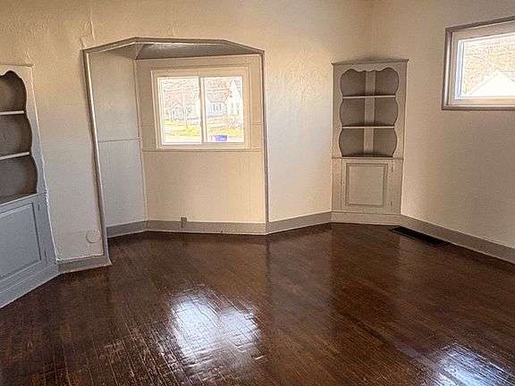 2nd image of 2061 Kensington Dr