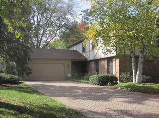 481 Carrol Gate Rd, Wheaton, IL 60189