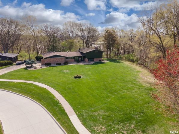 5372 36th Avenue Ct, Moline, IL 61265