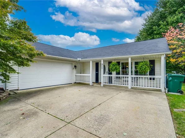 311 W Parkway Dr, Madison, OH 44057