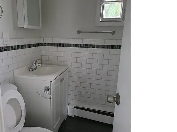 31 Bayside Ter Floor 2, Jersey City, NJ 07305