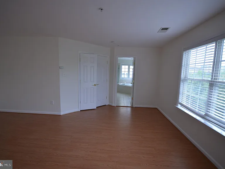 819 Royal Cres — Photo 34