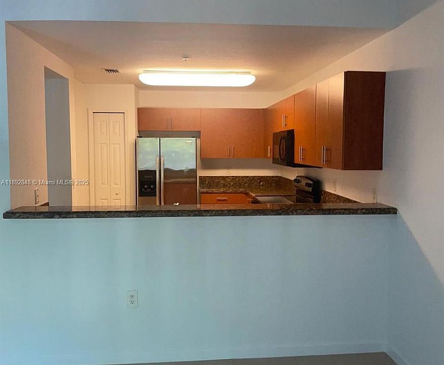 1st image of 11202 NW 83rd St APT 221
