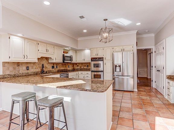 5th image of 8469 Wood Briar Dr
