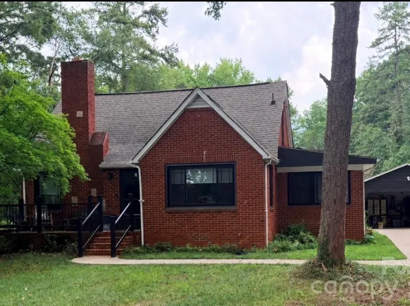 5528 Oak Dr, Charlotte, NC 28216