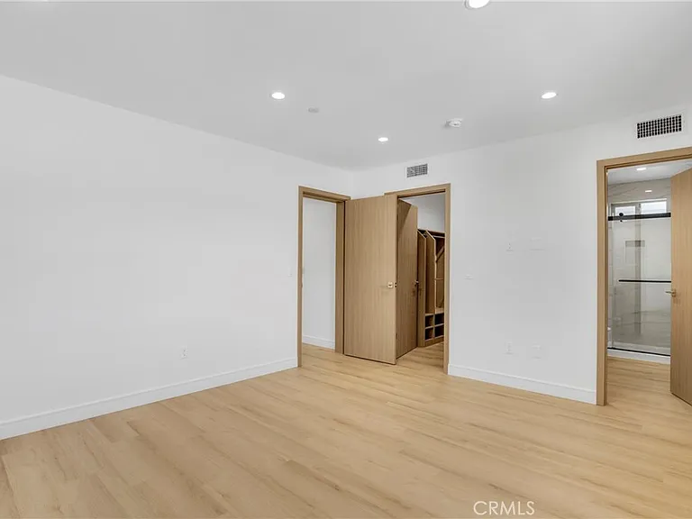 4853 Woodman Ave — Photo 15