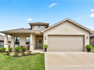 7555 Arapahoe Dr, Shawnee, KS 66227