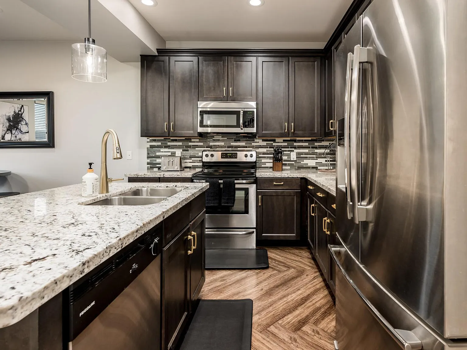 3 bed, 2.5 bath, 1835 sqft, $3,000 — Photo 2