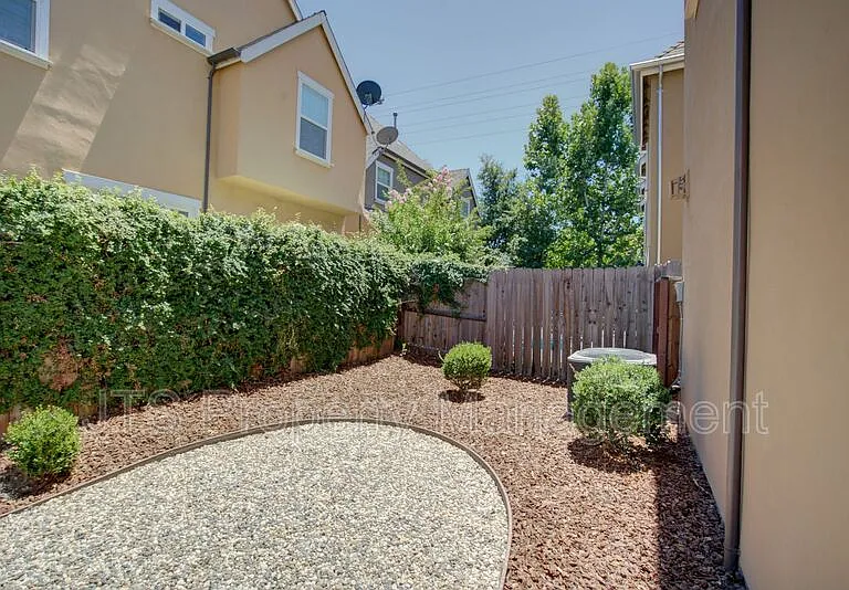 1349 Piper Pl — Photo 35