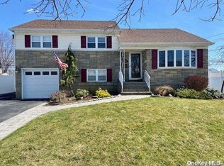 533 Charles Ln, Wantagh, NY 11793
