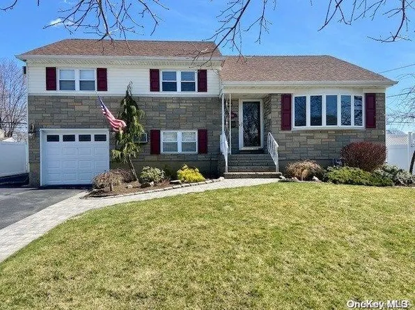 533 Charles Lane, Wantagh, NY 11793