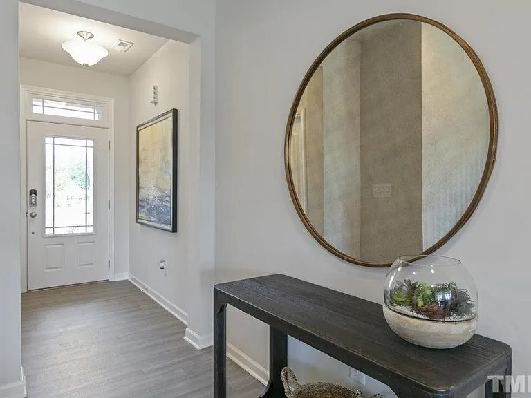 145 Roebuck Ln — Photo 3
