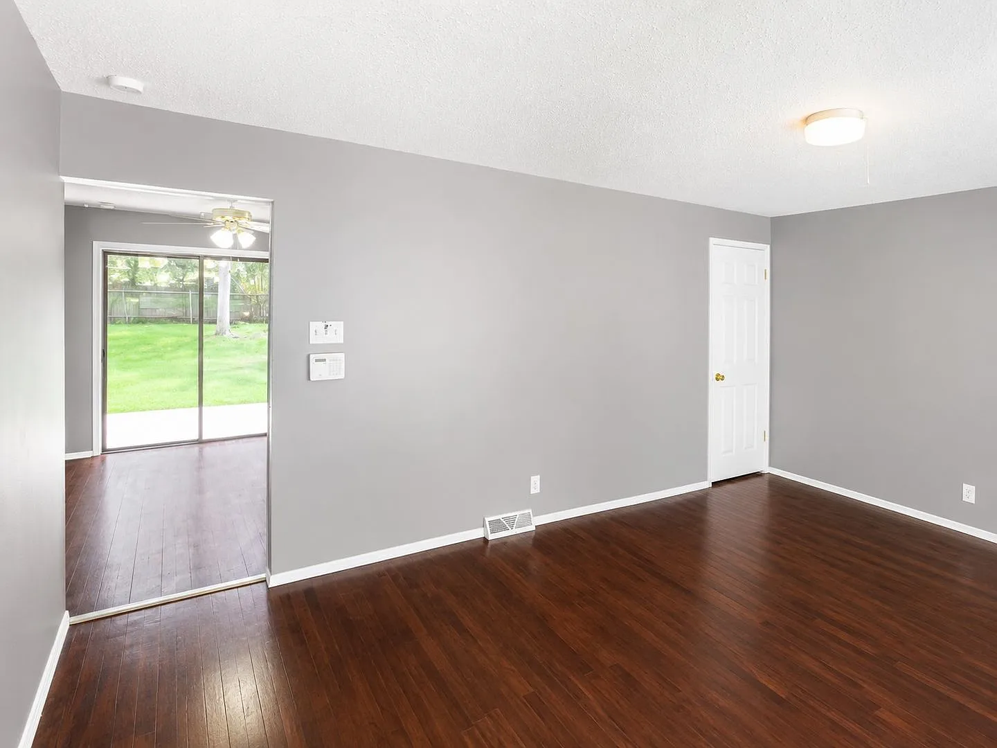 Your next home is waiting! Check out this inviting 3-bedroom — Photo 3