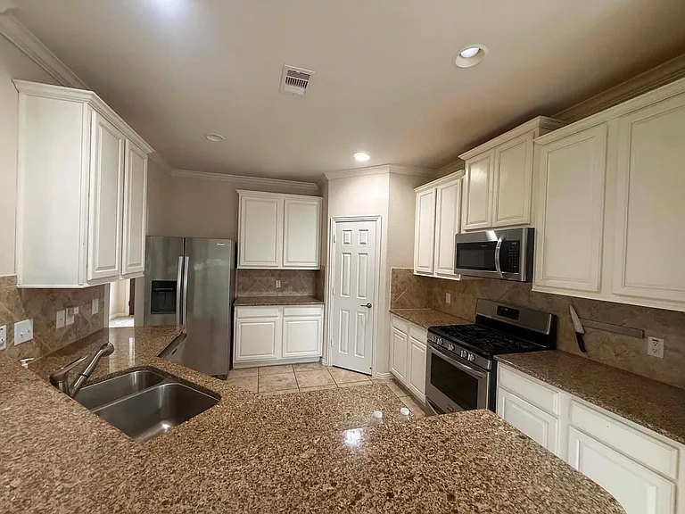 19806 Amber Village Ln — Photo 16