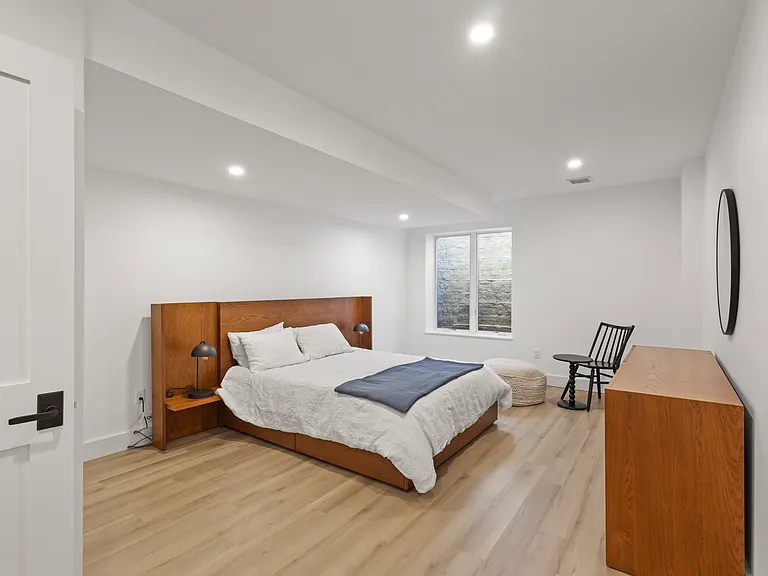 945 Royalton Row — Photo 39