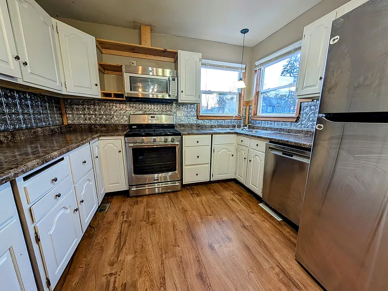 304 Oak Ave SW — Photo 12