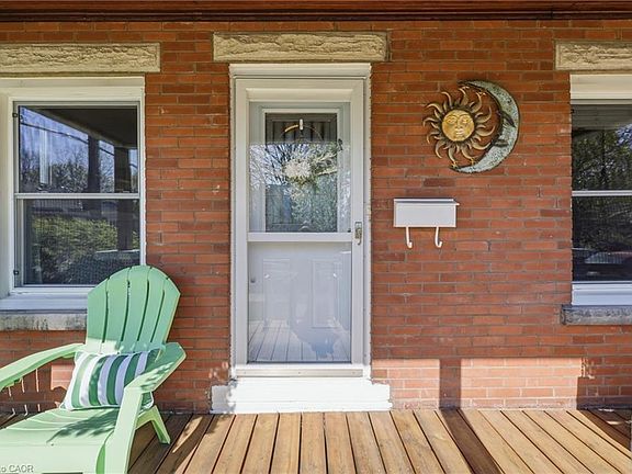 2nd image of 74 Graham Ave S